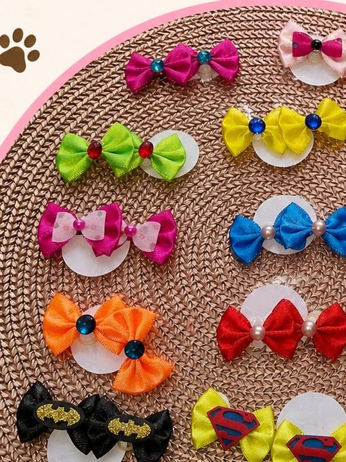 Lacinhos para pet em diversas cores e modelos temáticos